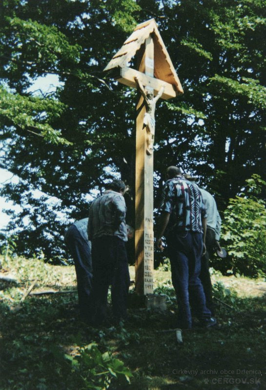 Osadenie kríža pri Oltárkameni