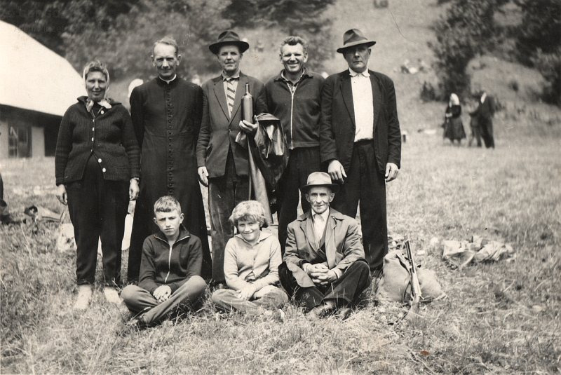 Hore  o. Eugen Jakubiv, v strede Juraj Blaščák a vpravo Štefan Blaščák z Baranieho