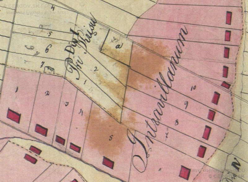 Intravilán obce Ambrušovce so zakresleným cintorínom a chotárnym názvom Pri Križu