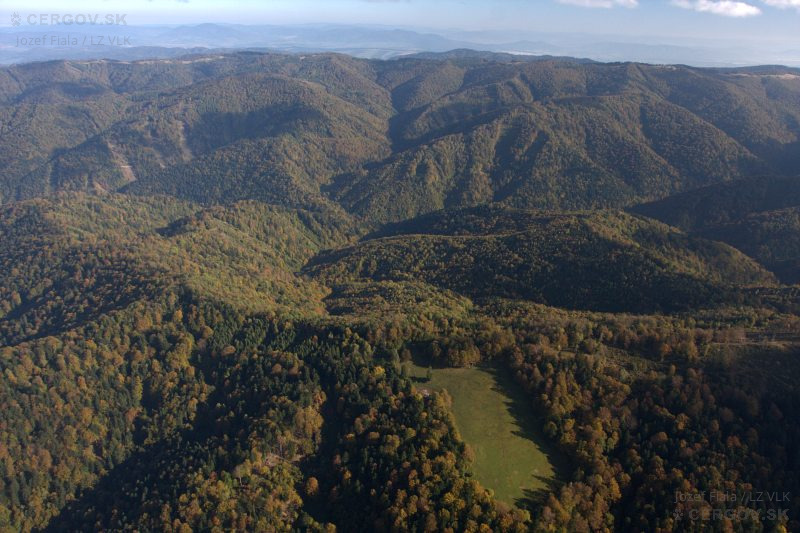 Vpredu Hačurova, vzadu dolina Tokárne
