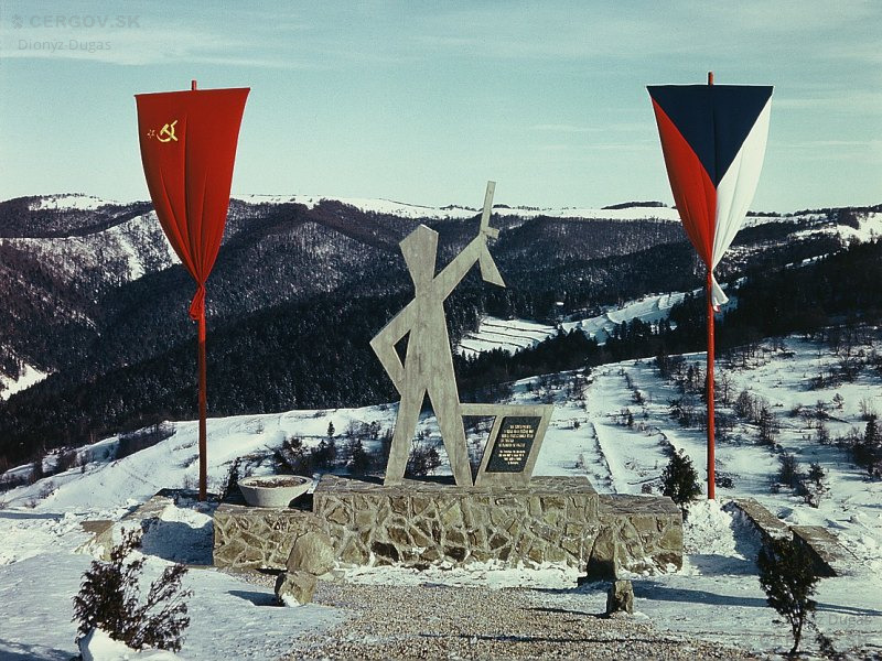 Pamätník SNP, ktorý bol slávnostne odhalený v roku 1974.