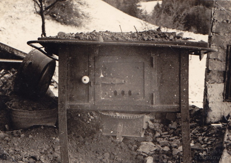 Chmelárova chata po vyhorení