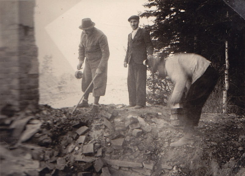 Chmelárova chata po vyhorení