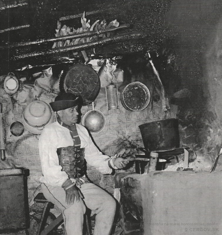 Interiér prikletu v dome Štefana Blaščaka, osada Baranie