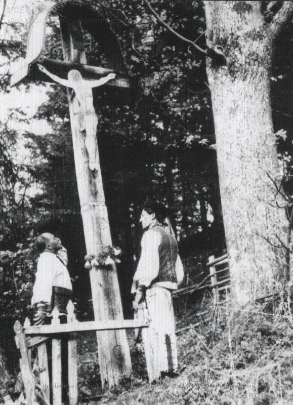 Kríž na dolnom cintoríne v osade Baranie