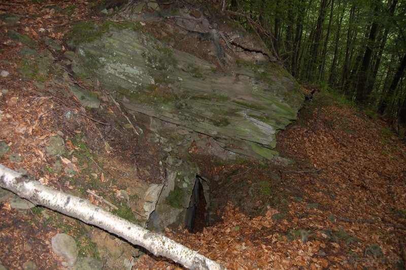 Jaskyňa 'Jazvečia nora pod Hradovou' - ľavý bočný vchod