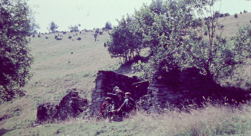 Ruiny kamenného domu Michala Starinského v Ambrušovciach.