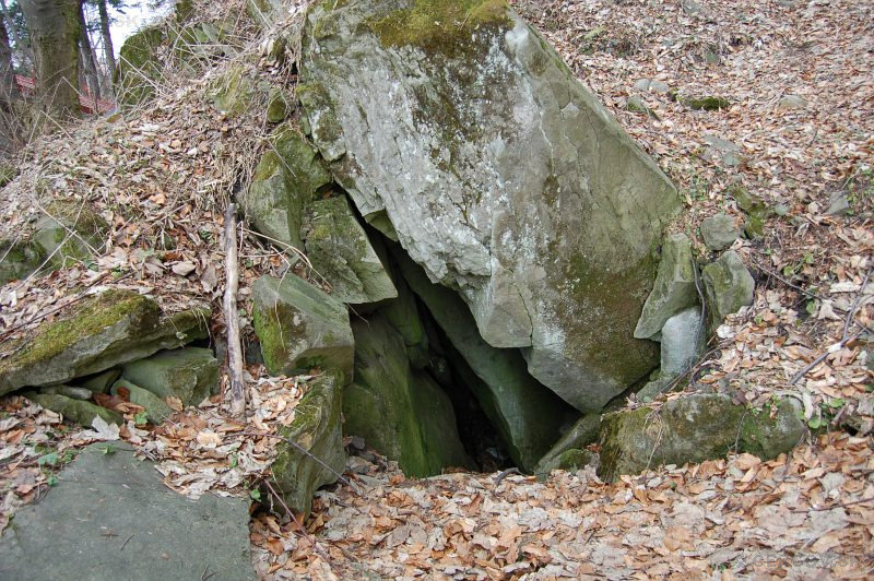 Jaskyňa Zbojnícka diera (Oltárkameň)